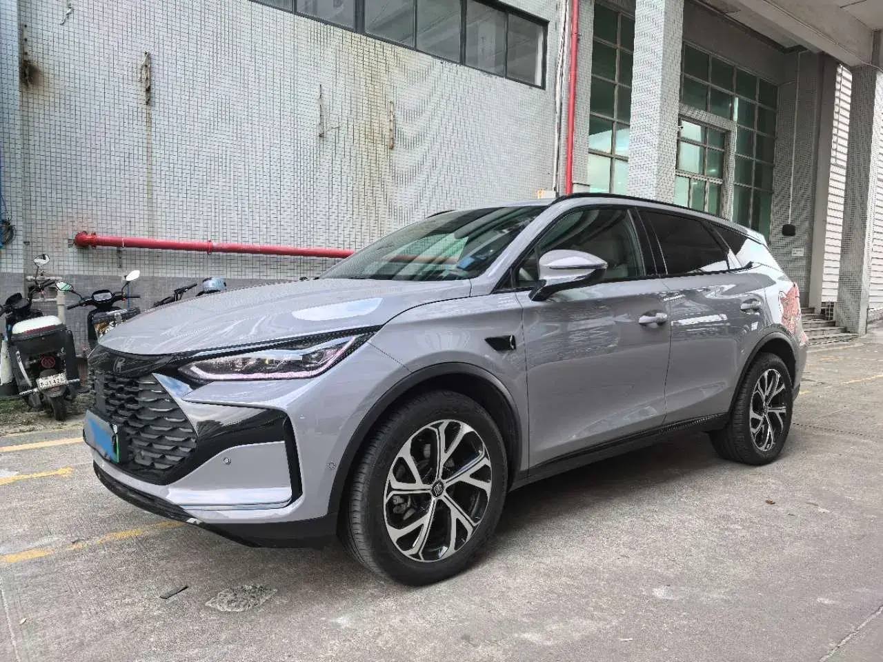 2025 BYD TANG view 1