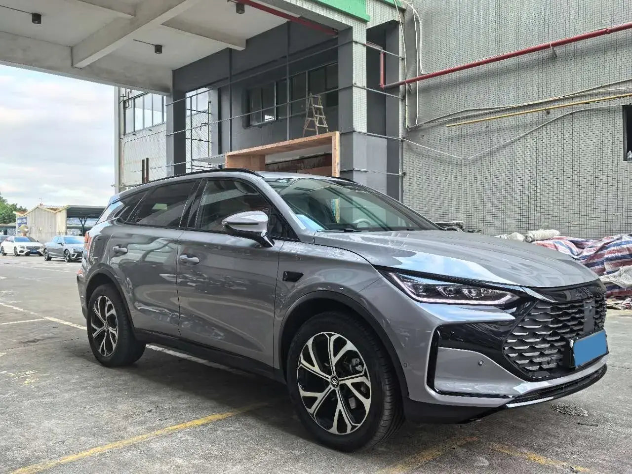 2025 BYD TANG thumbnail 3