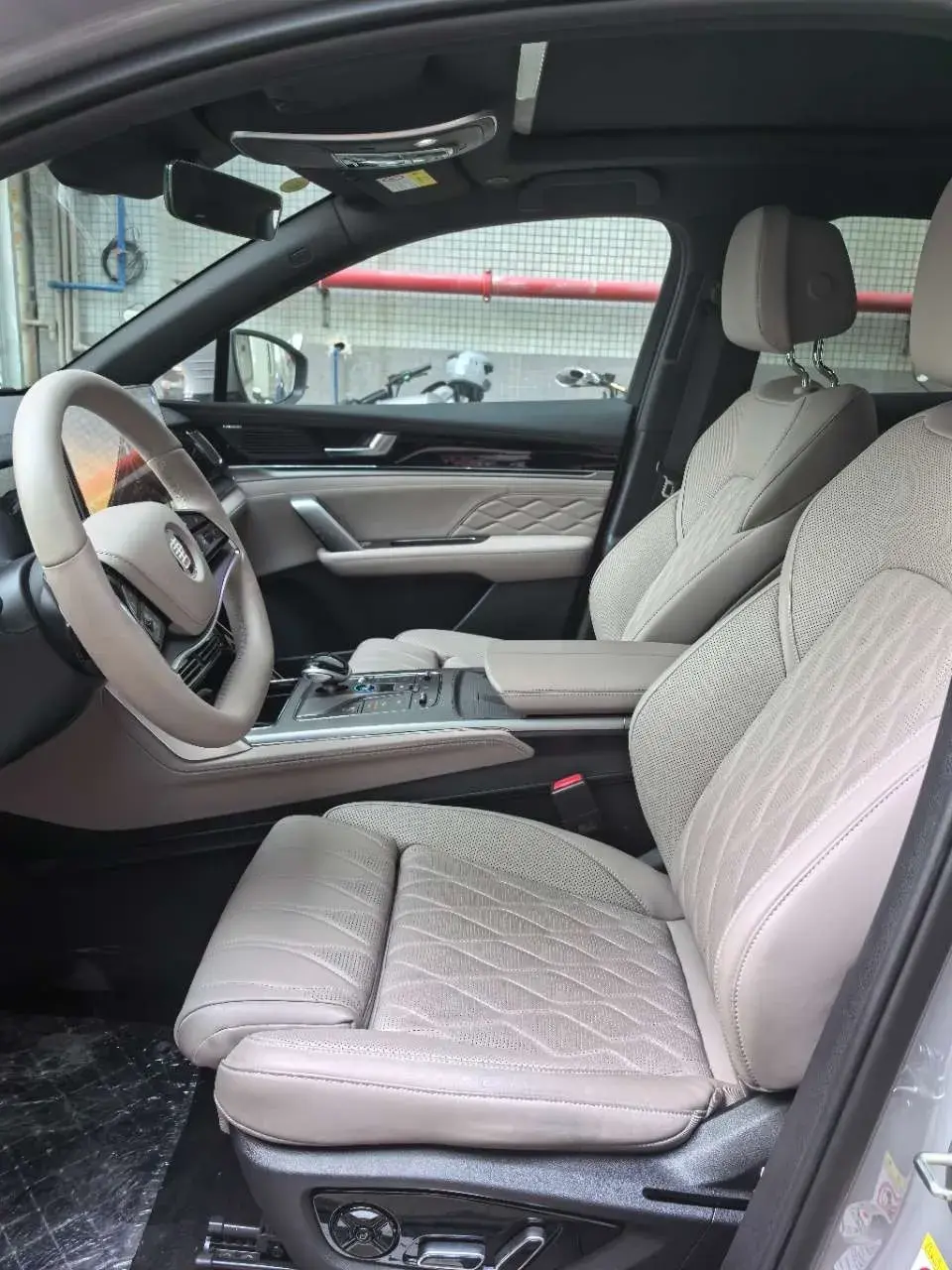 2025 BYD TANG thumbnail 4