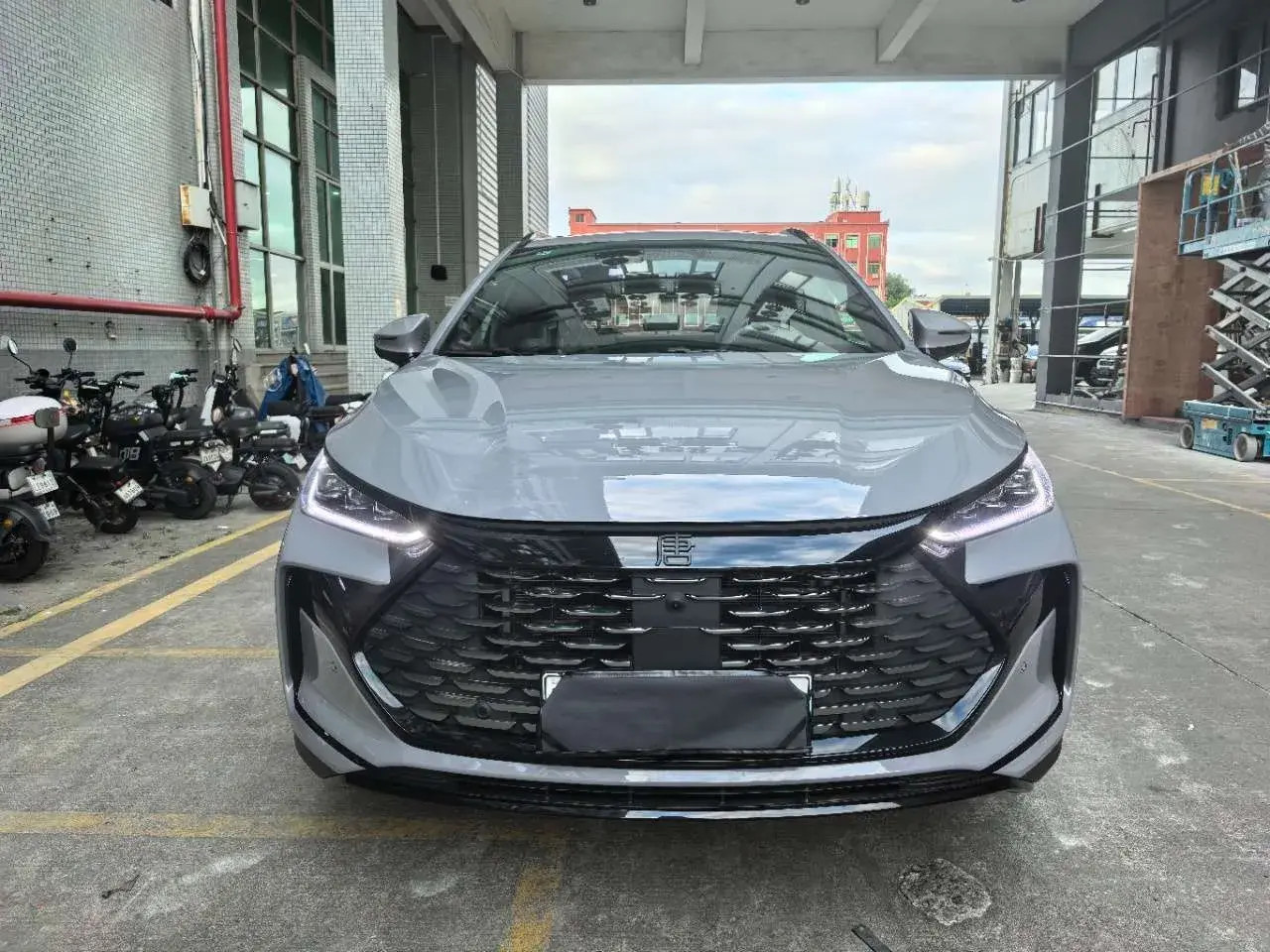 2025 BYD TANG thumbnail 2