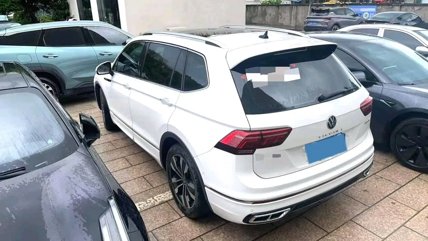 2024 VOLKSWAGEN TIGUAN thumbnail 3