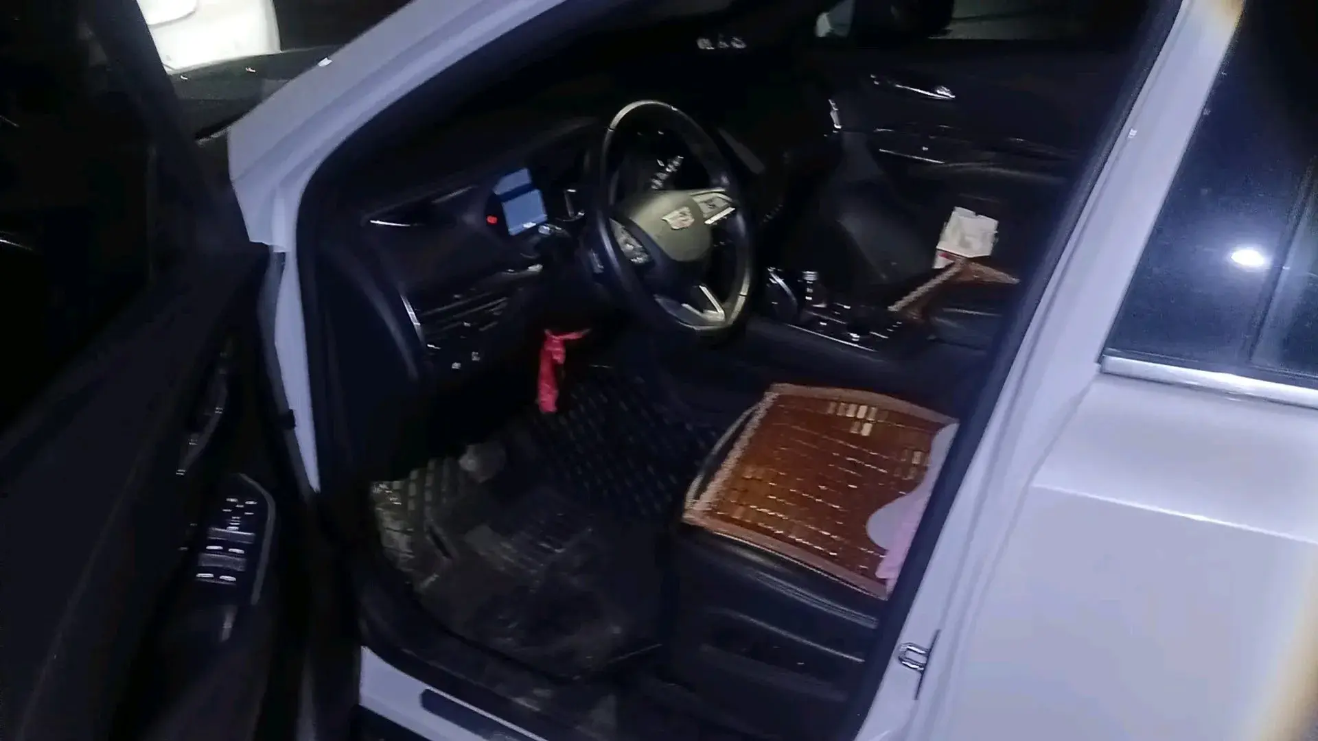 2022 CADILLAC XT4 thumbnail 3