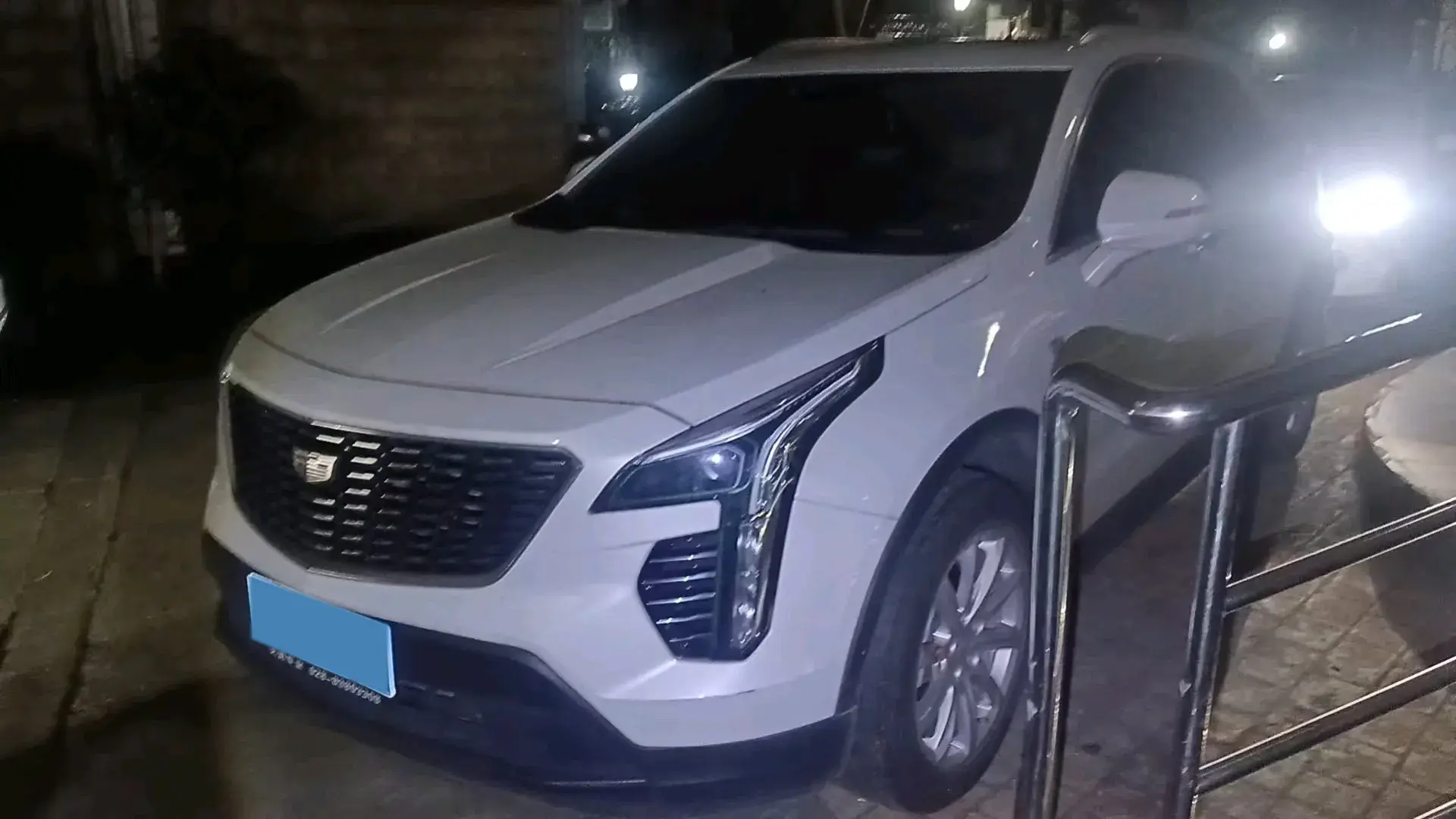 2022 CADILLAC XT4 view 1