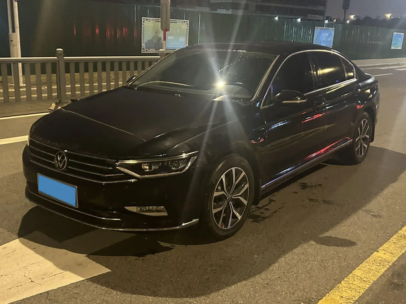 2020 VOLKSWAGEN MAGOTAN view 1