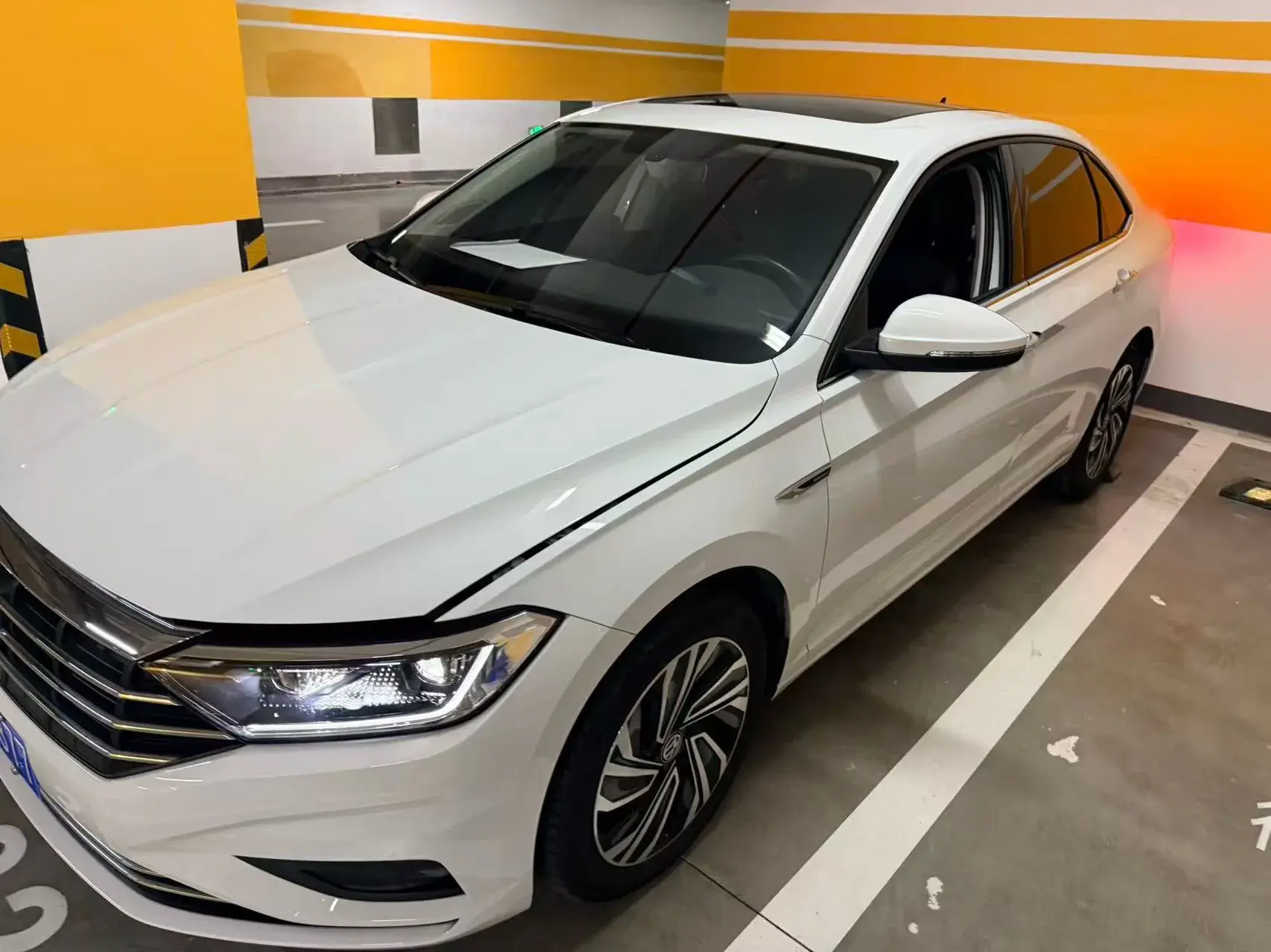 2021 VOLKSWAGEN SAGITAR view 1