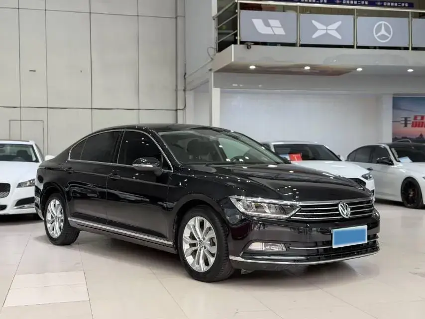 2018 VOLKSWAGEN MAGOTAN thumbnail 3