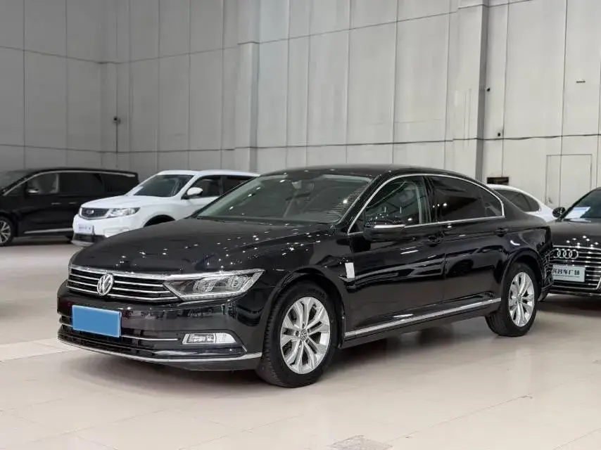 2018 VOLKSWAGEN MAGOTAN view 1