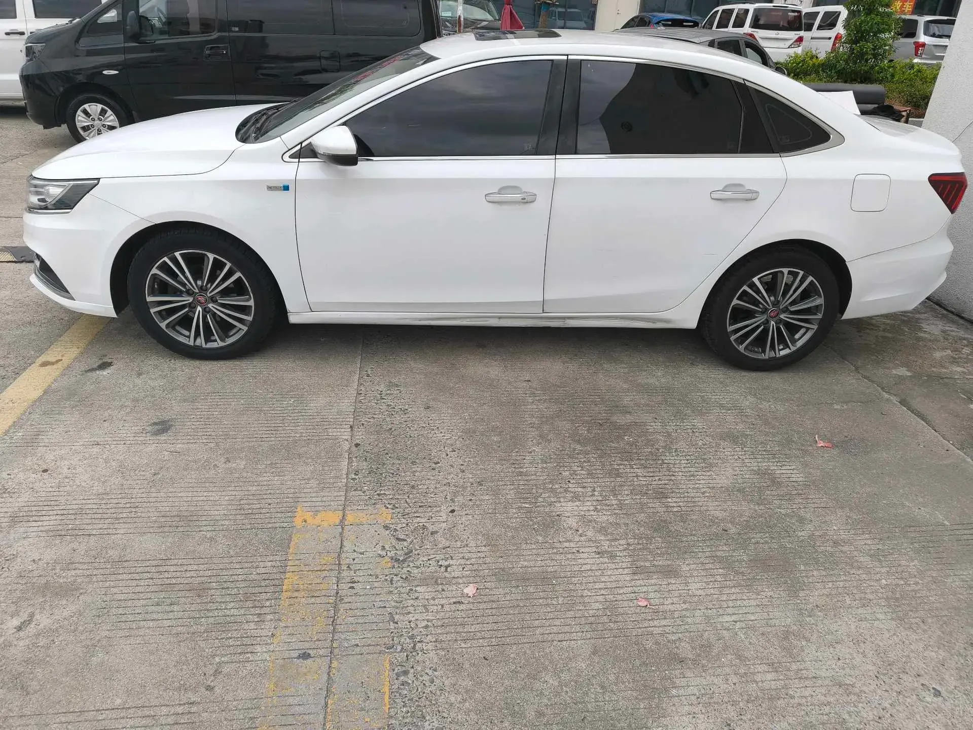 2020 ROEWE I6 thumbnail 2