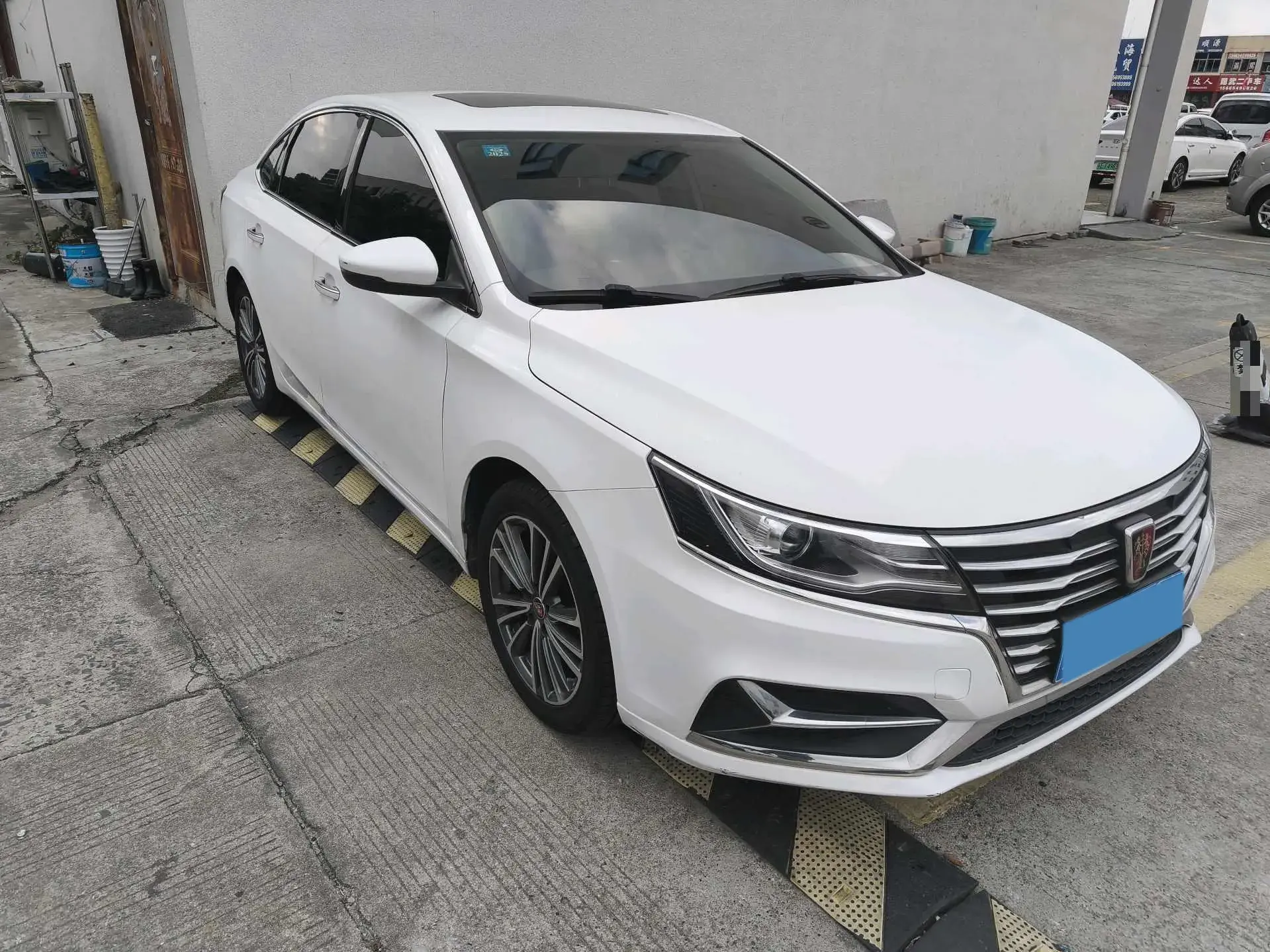 2020 ROEWE I6 thumbnail 4