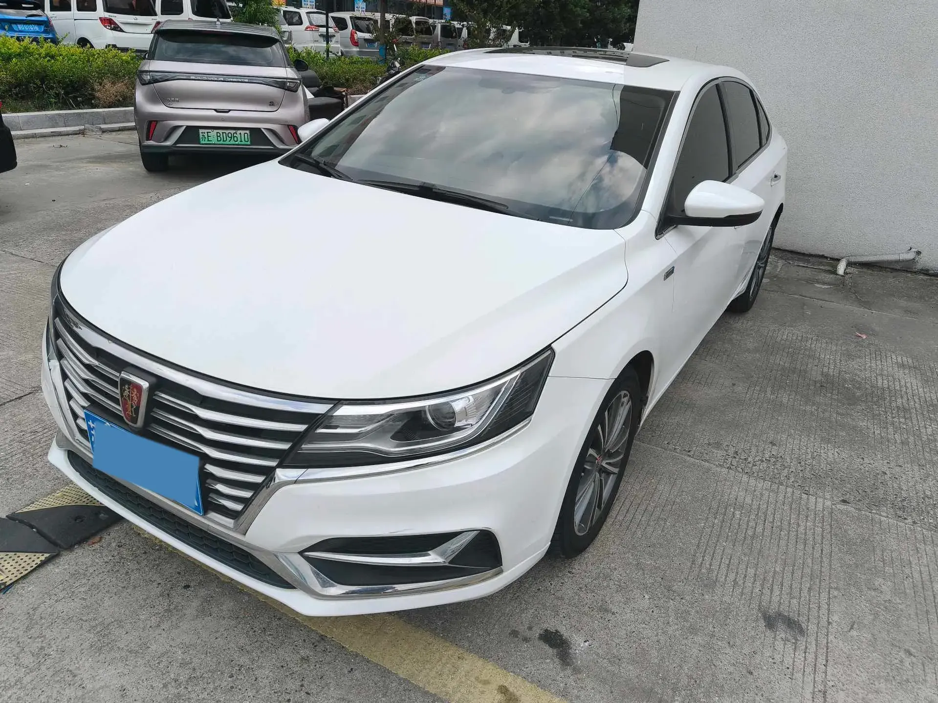 2020 ROEWE I6 view 1