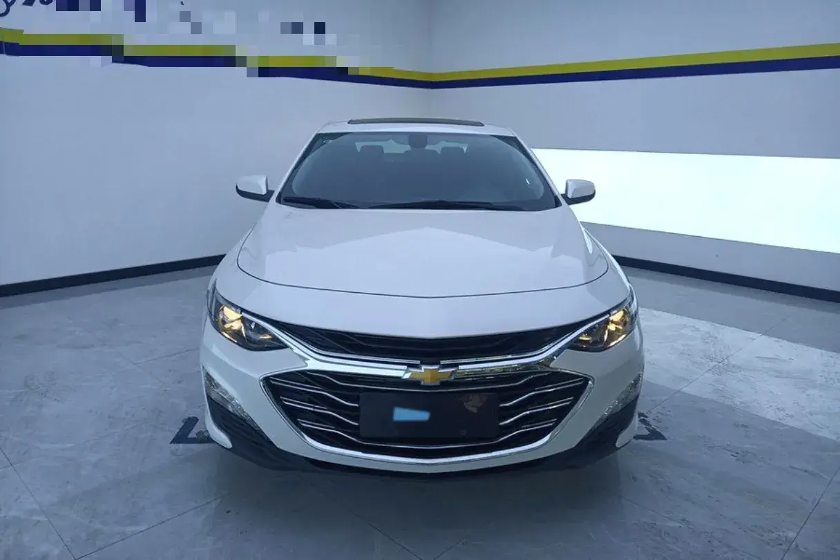 2023 CHEVROLET MALIBU thumbnail 3