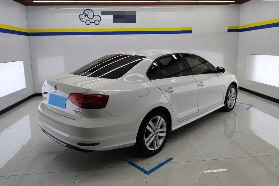 2018 VOLKSWAGEN SAGITAR thumbnail 3