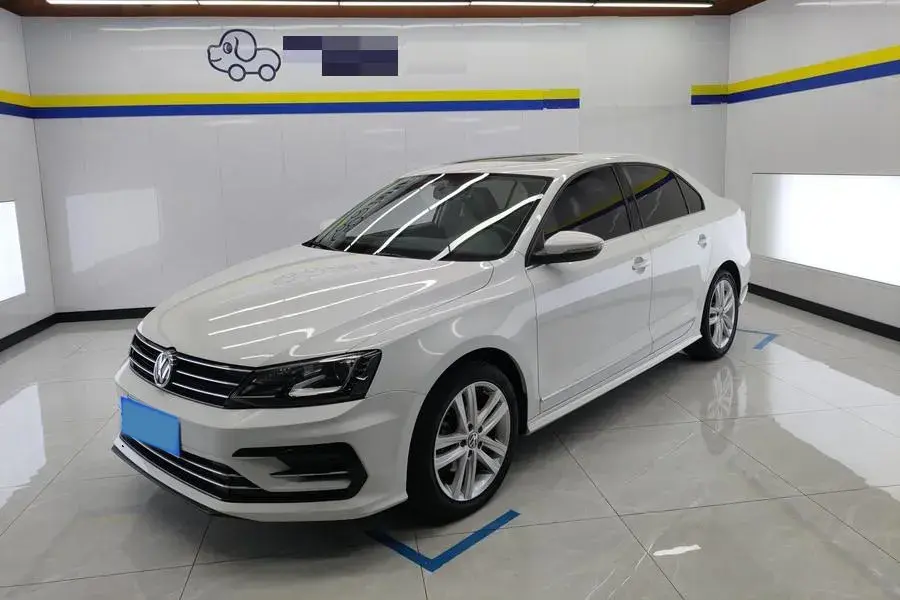 2018 VOLKSWAGEN SAGITAR view 1