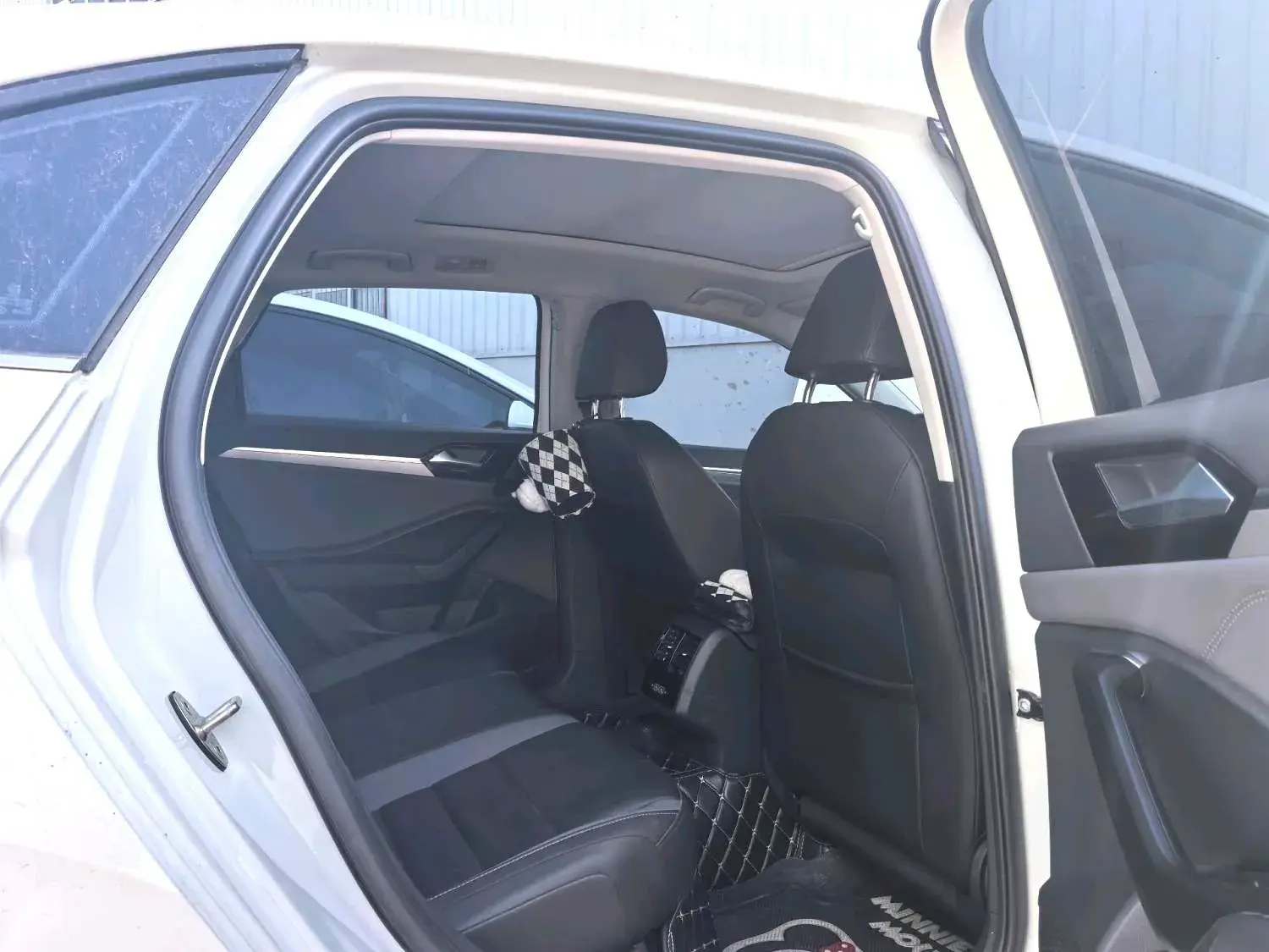 2020 VOLKSWAGEN SAGITAR thumbnail 4