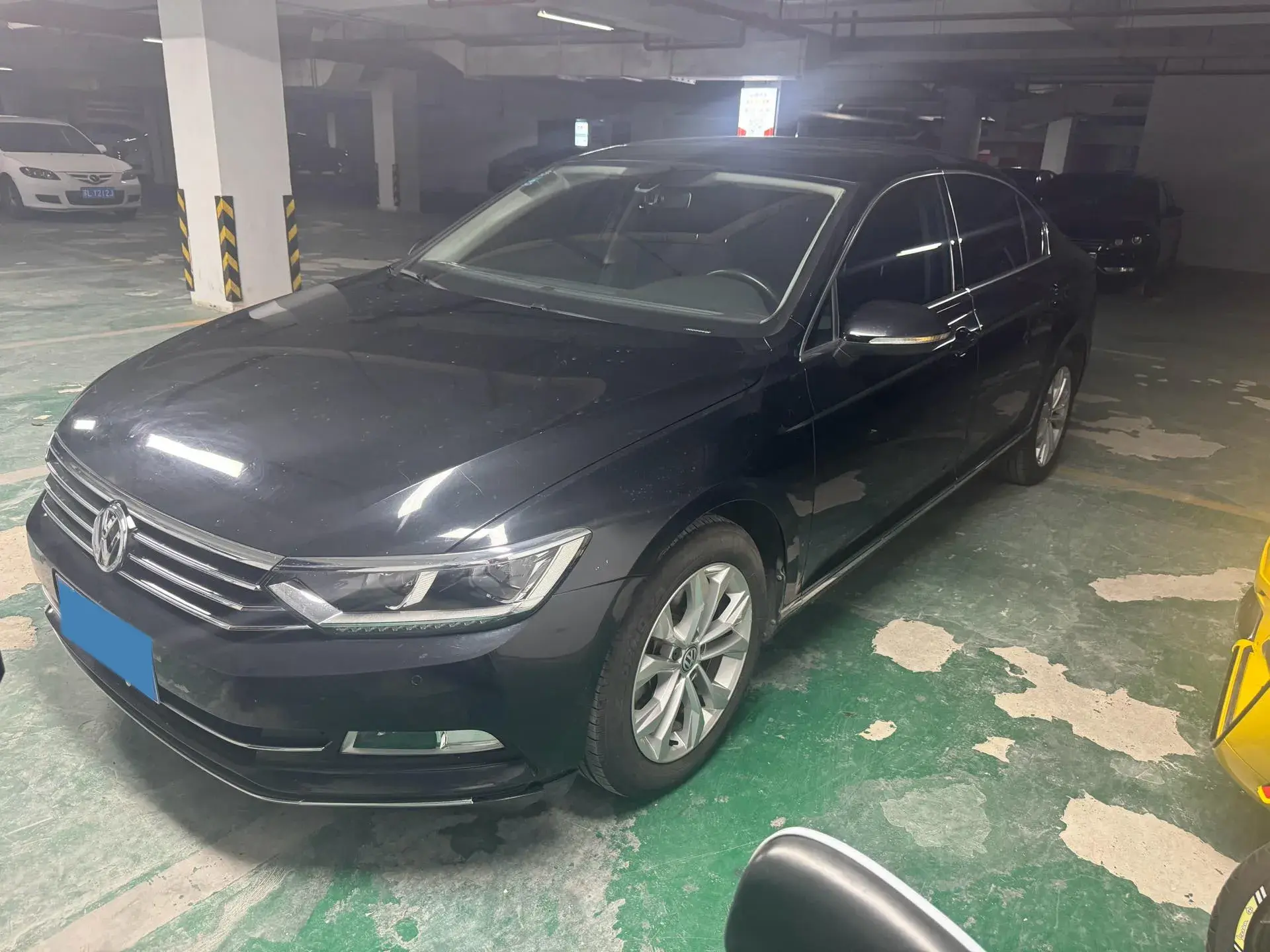 2019 VOLKSWAGEN MAGOTAN view 1