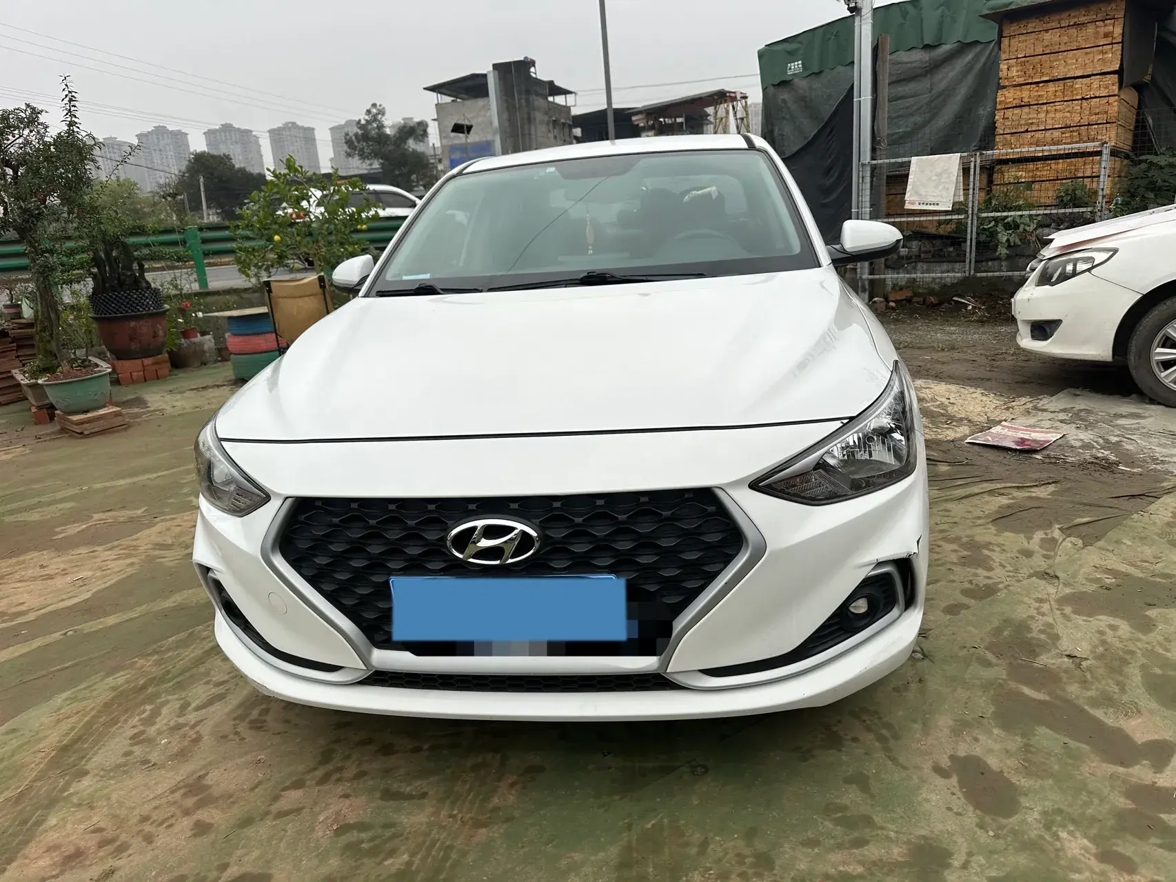 2017 HYUNDAI CELESTA thumbnail 2