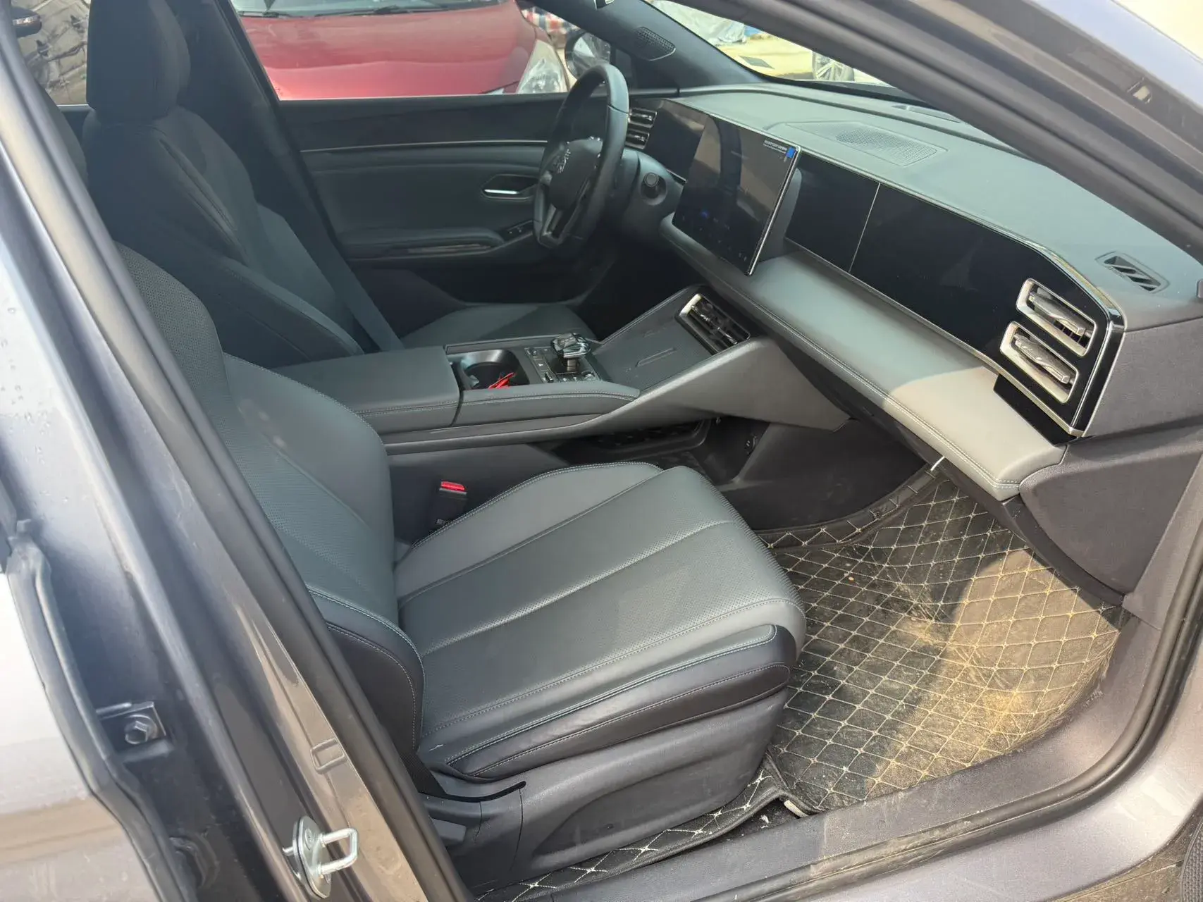 2025 BYD QINL thumbnail 3