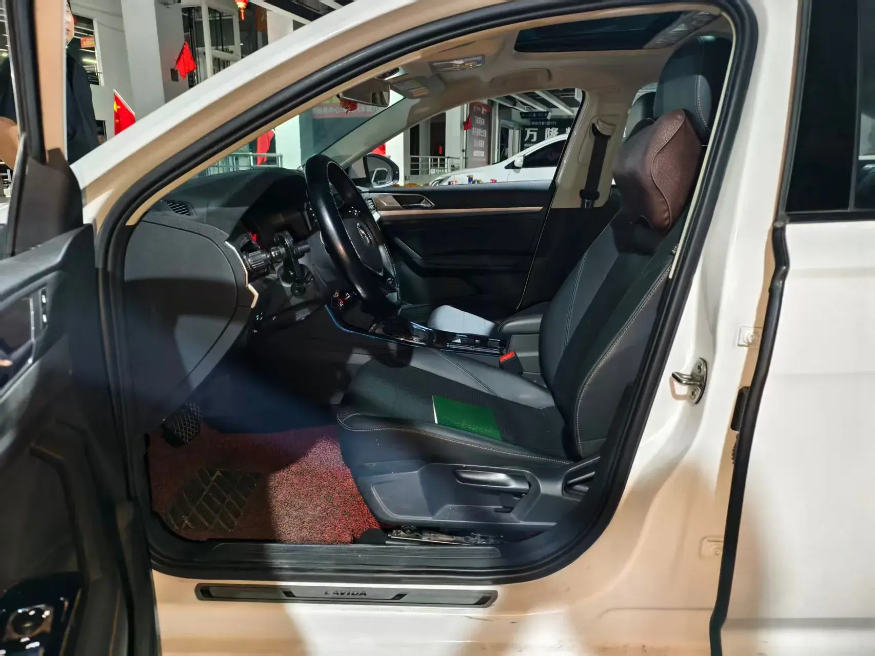 2019 VOLKSWAGEN LAVIDA thumbnail 3