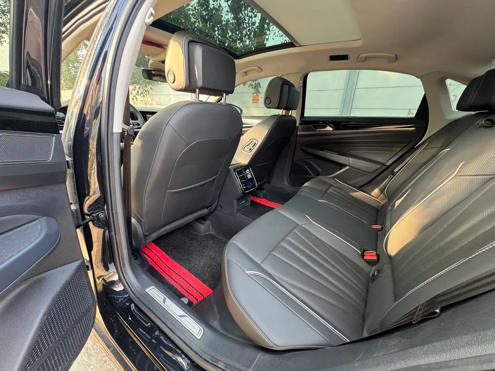 2024 VOLKSWAGEN PASSAT thumbnail 4