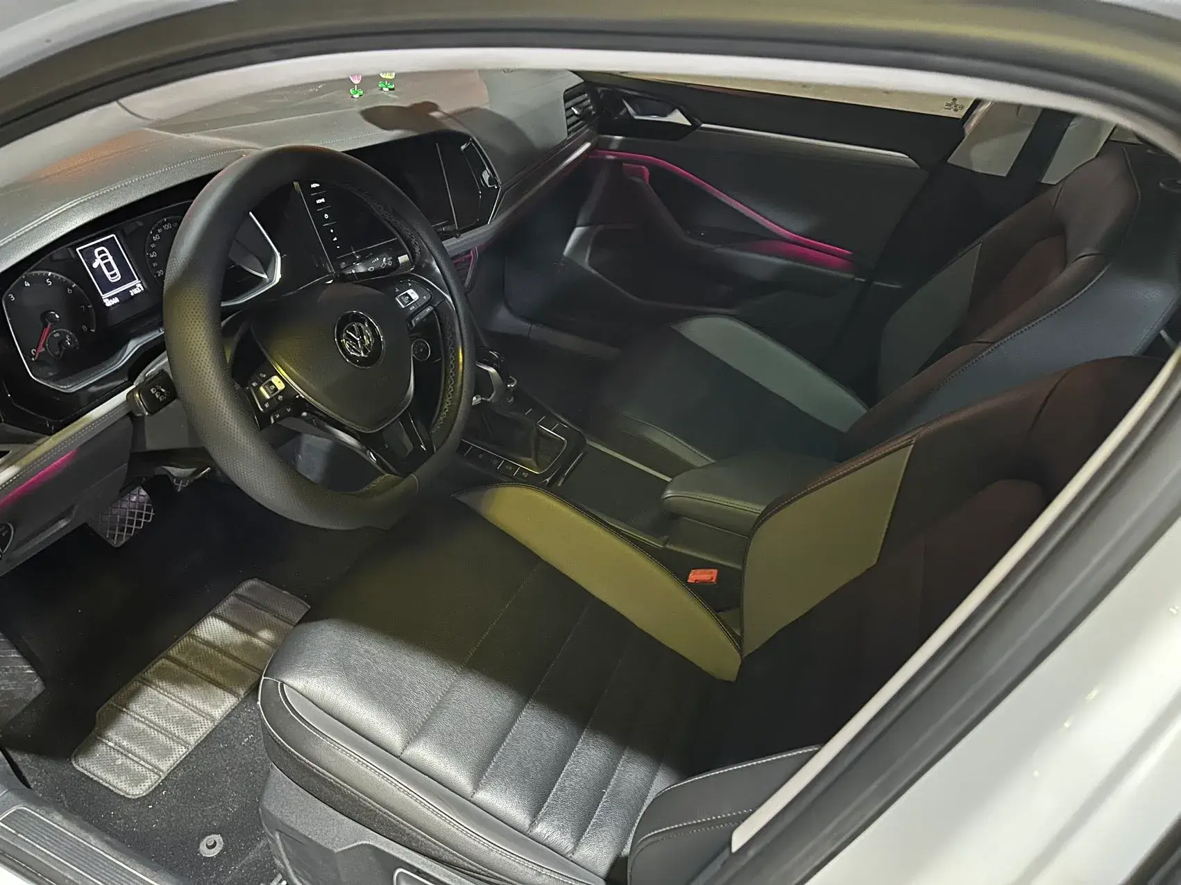 2020 VOLKSWAGEN SAGITAR thumbnail 4