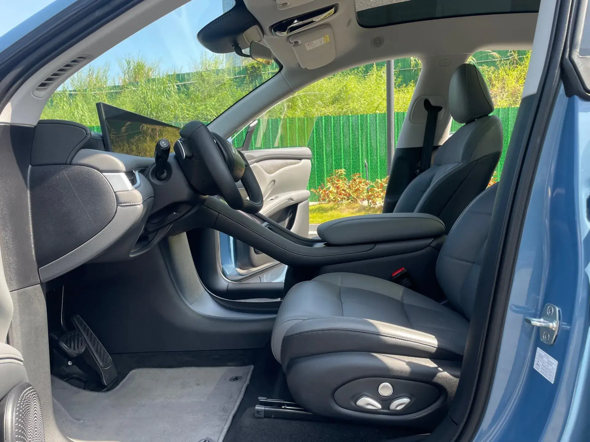 2025 IM LS6 thumbnail 3