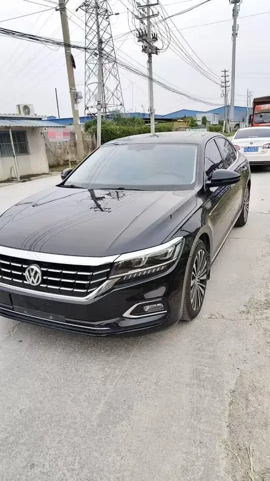 2019 VOLKSWAGEN PASSAT view 1