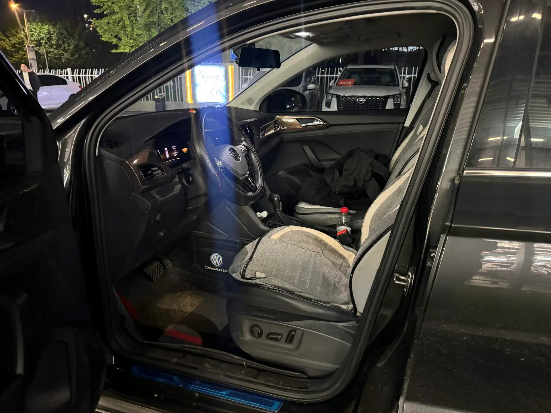 2022 VOLKSWAGEN THARU thumbnail 3