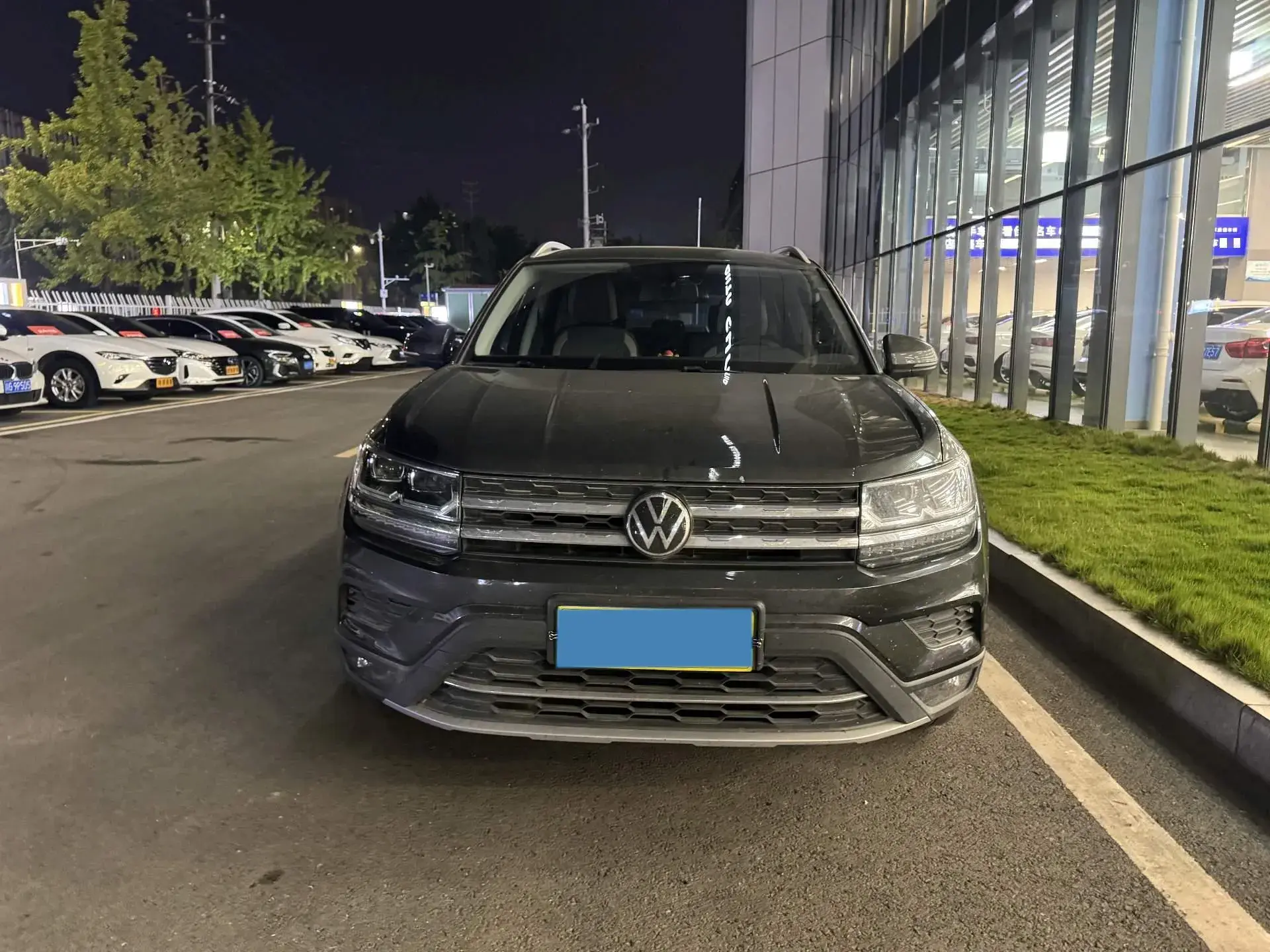 2022 VOLKSWAGEN THARU thumbnail 2