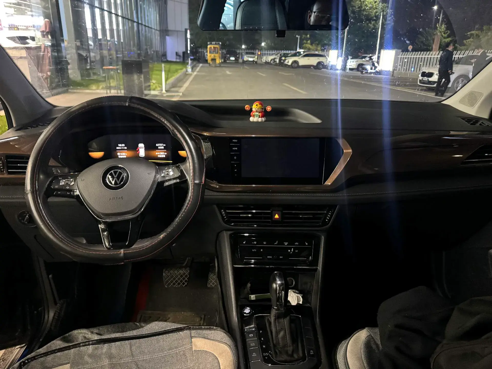 2022 VOLKSWAGEN THARU thumbnail 4