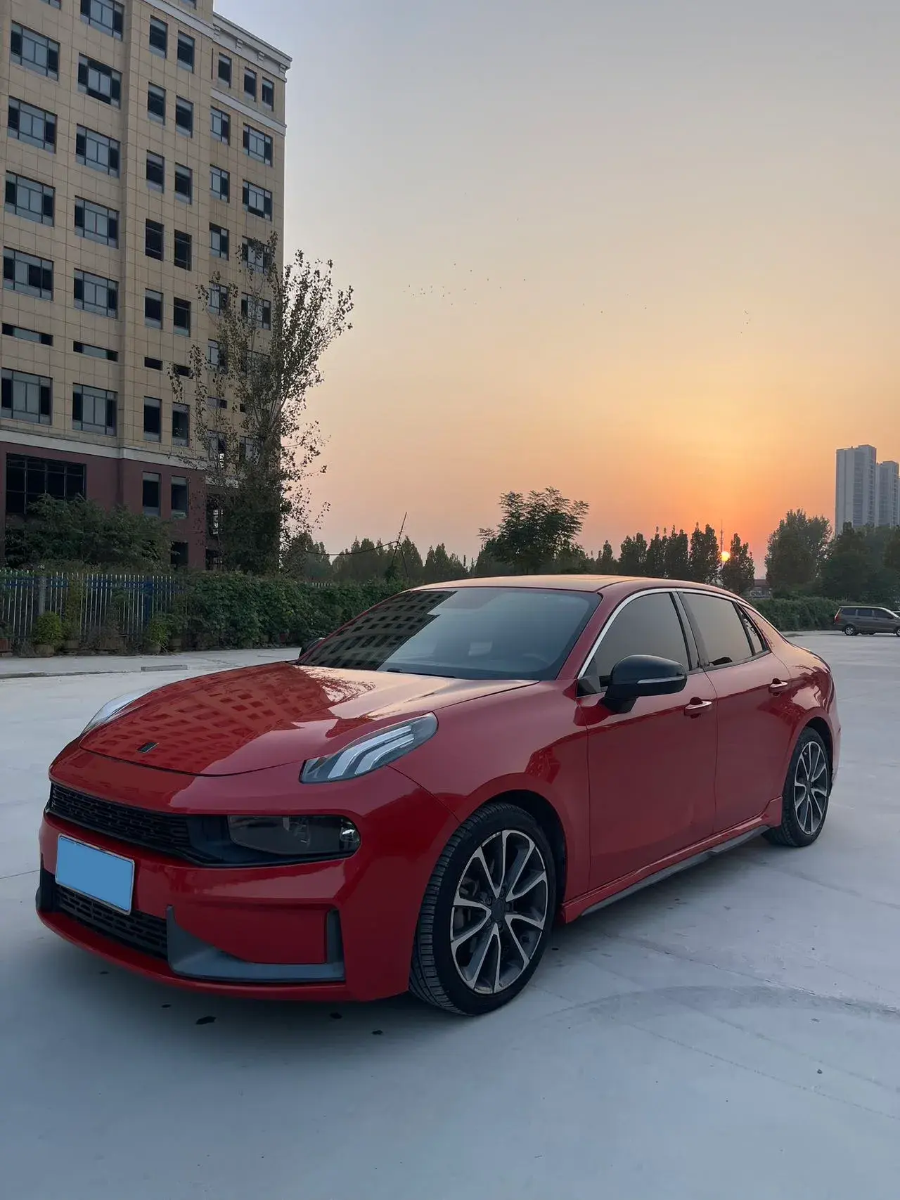 2018 LYNK&CO 03 view 1