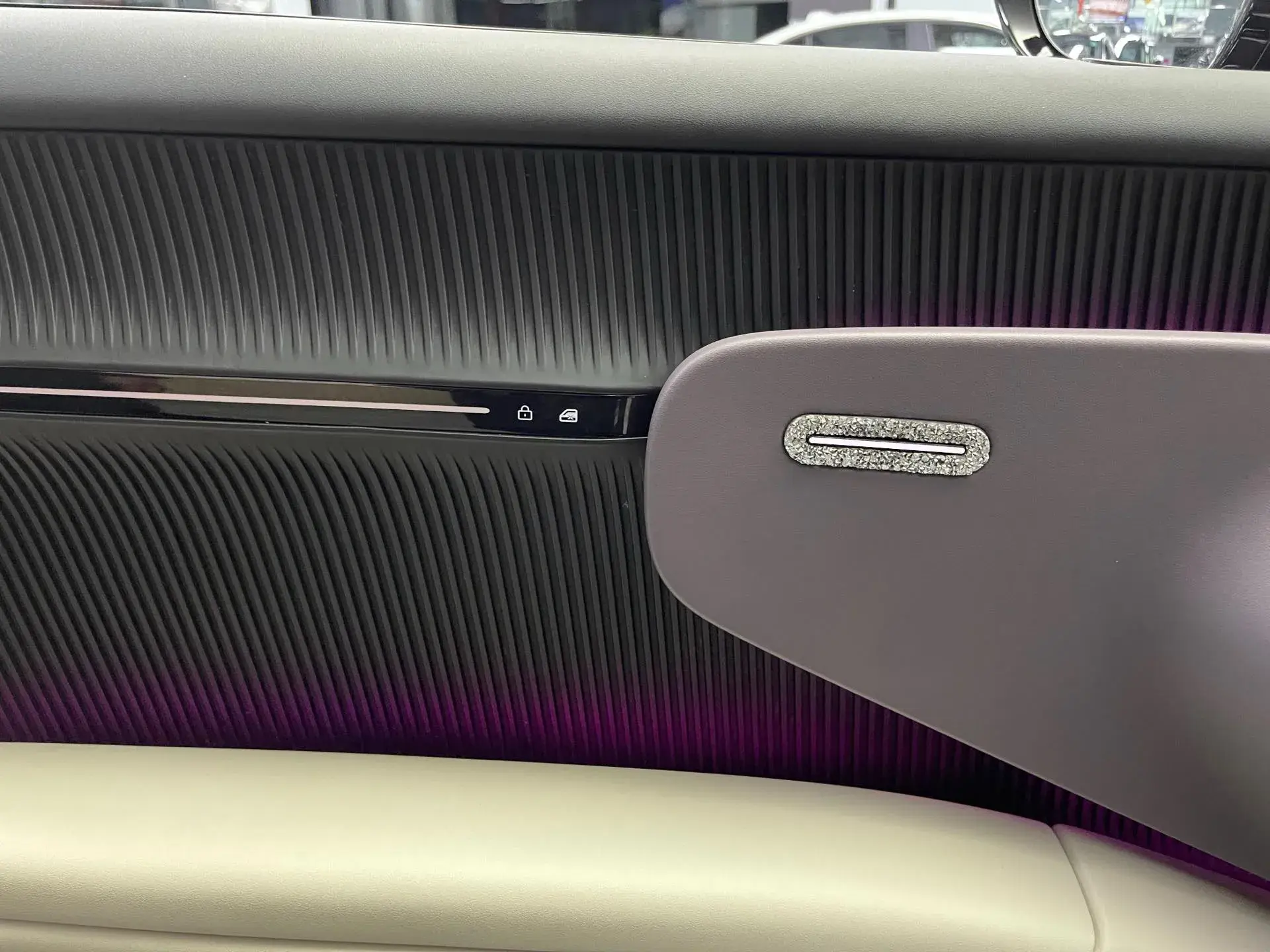 2023 AVATR 12 thumbnail 3