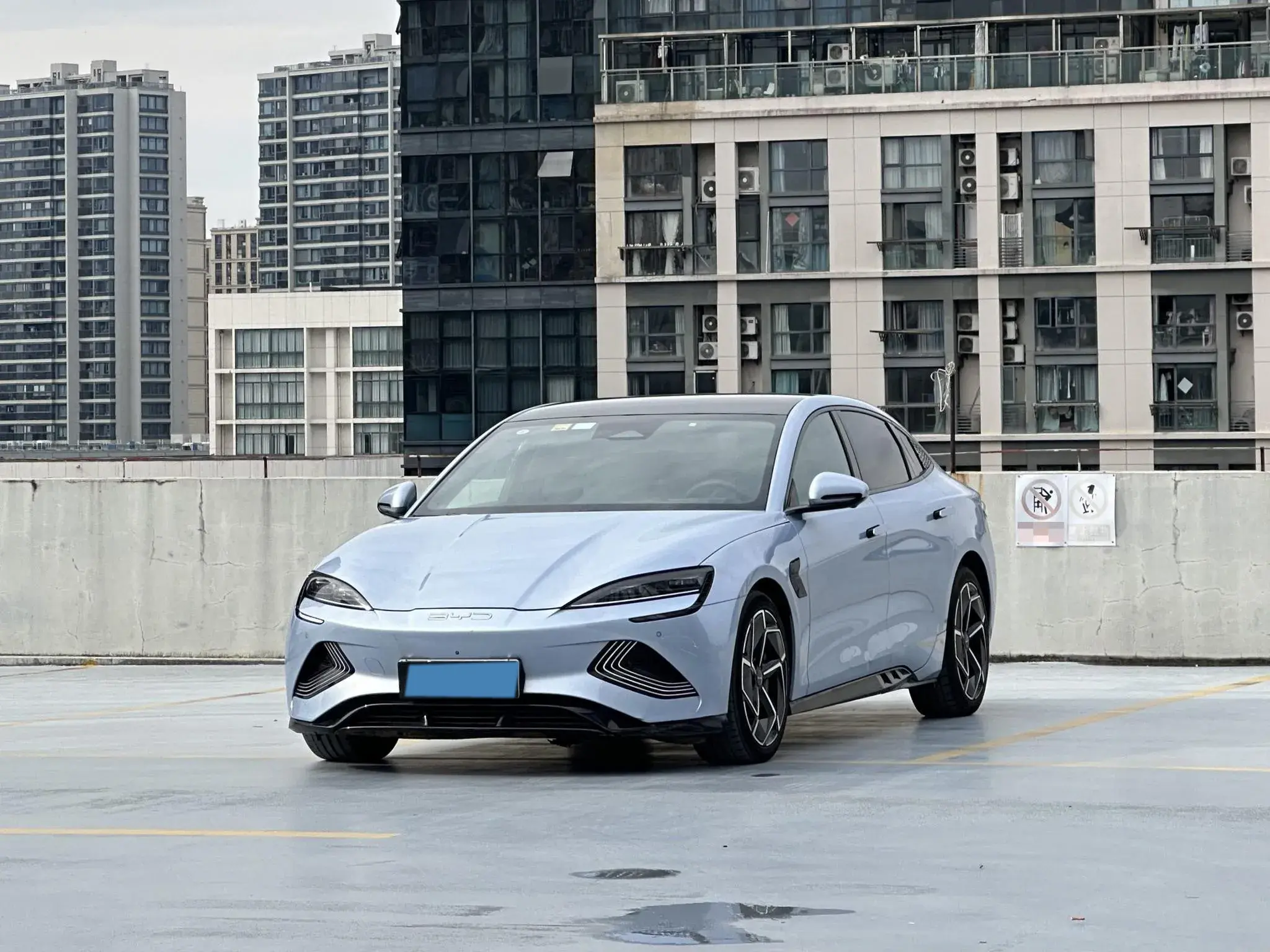 2022 BYD SEAL view 1