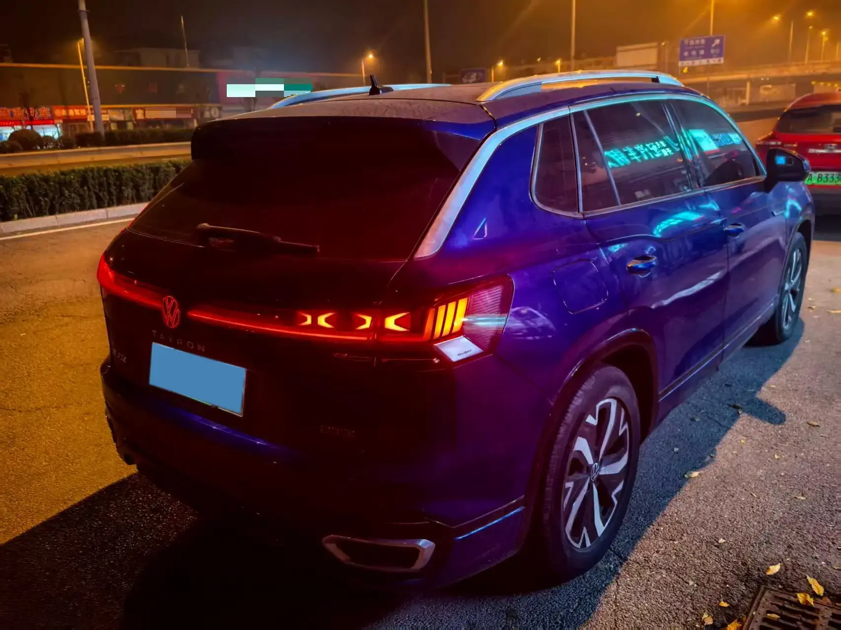 2023 VOLKSWAGEN TAYRON thumbnail 3