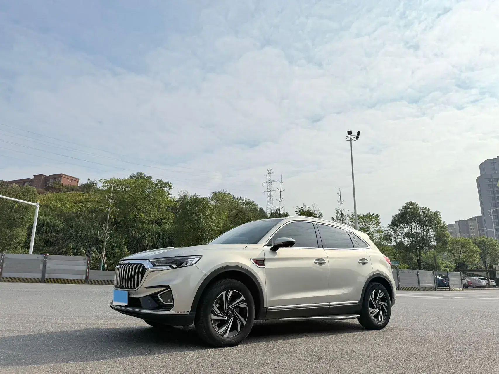 2022 HONGQI HS5 view 1