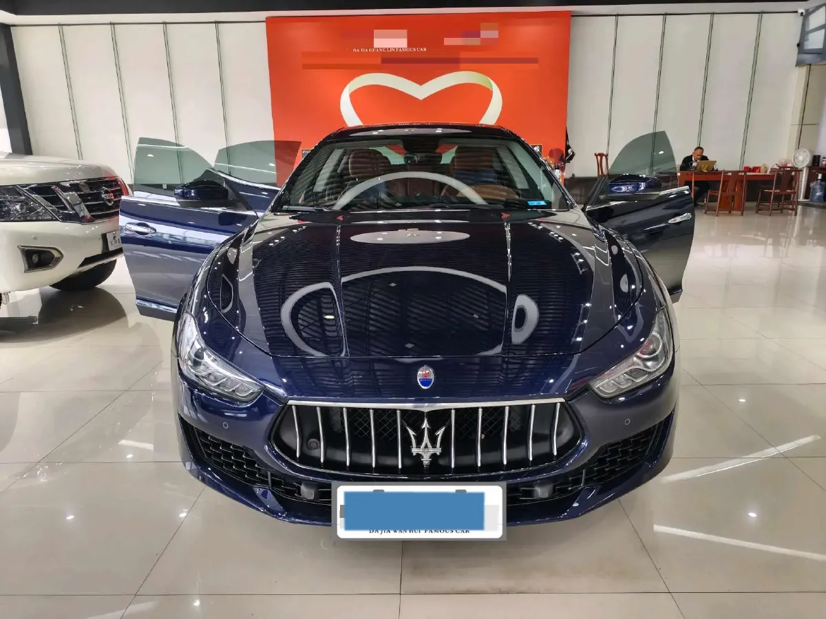 2021 Maserati Ghibli 2.0T 330HP L4 8AT,autocango,china used car exporter,china ev exporter,chinese used car exporter,chinese used ev exporter