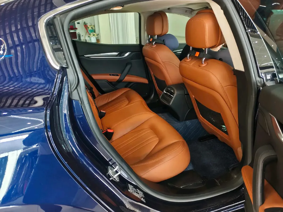 2021 Maserati Ghibli 2.0T 330HP L4 8AT,autocango,china used car exporter,china ev exporter,chinese used car exporter,chinese used ev exporter