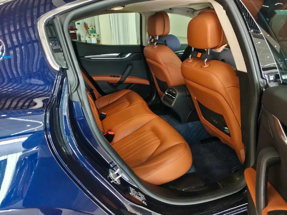 2021 Maserati Ghibli 2.0T 330HP L4 8AT,autocango,china used car exporter,china ev exporter,chinese used car exporter,chinese used ev exporter