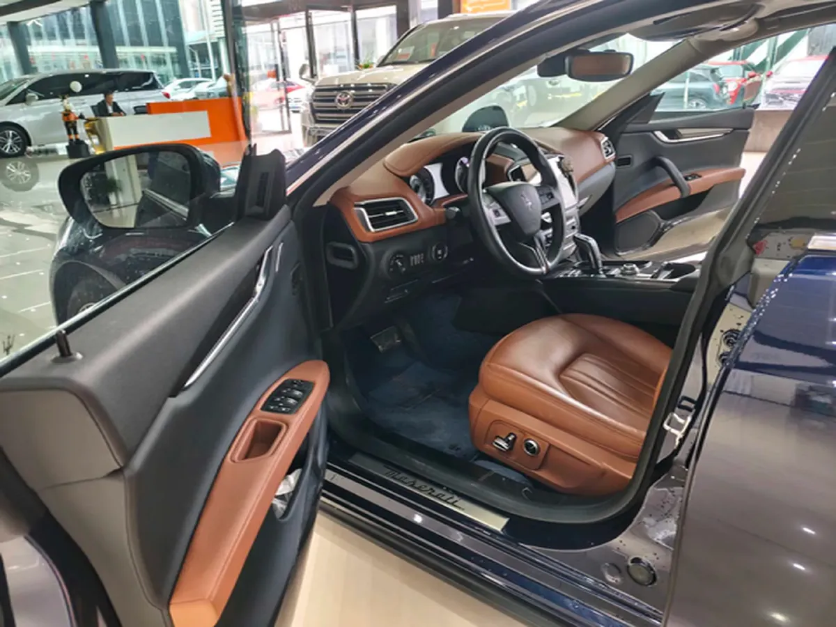 2021 Maserati Ghibli 2.0T 330HP L4 8AT,autocango,china used car exporter,china ev exporter,chinese used car exporter,chinese used ev exporter