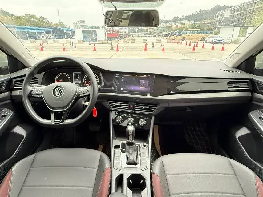 2021 VOLKSWAGEN BORA thumbnail 4