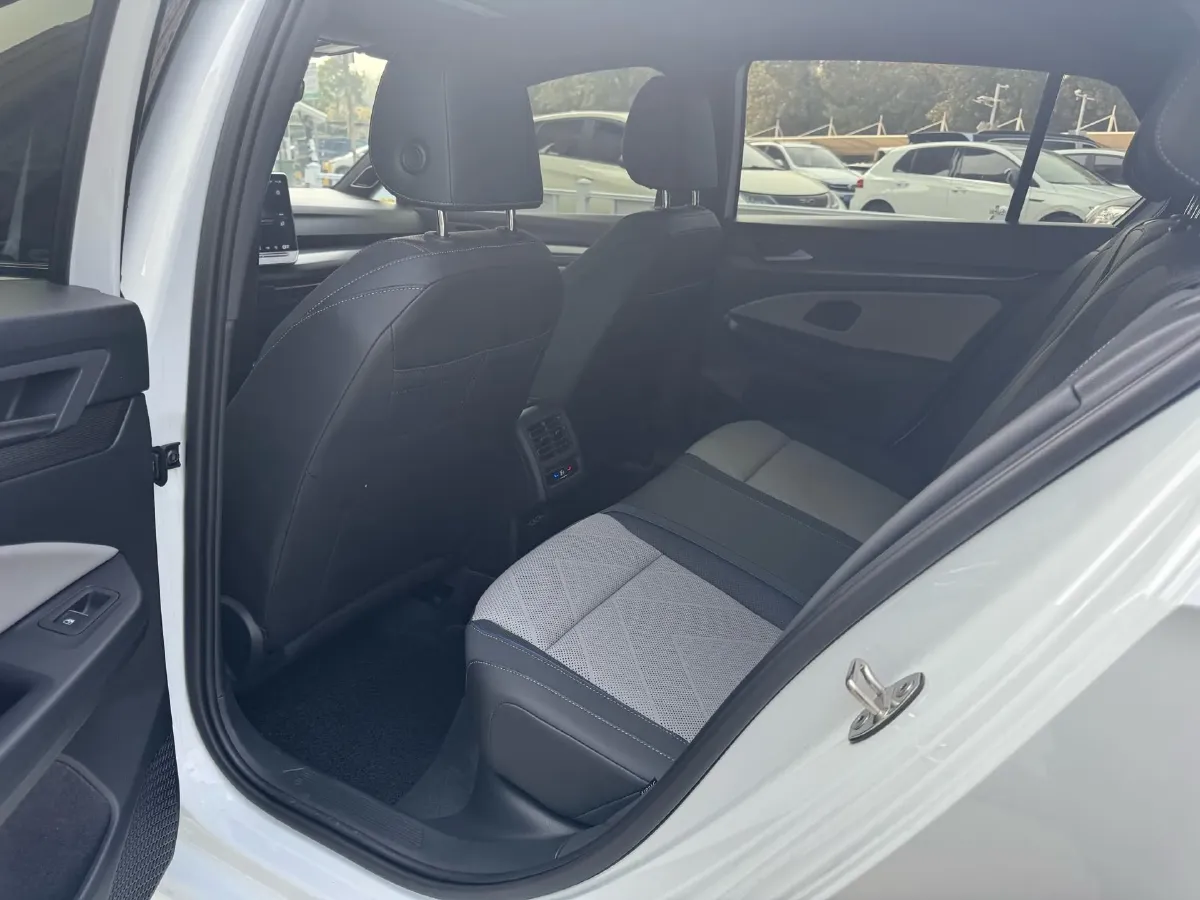 2025 Volkswagen Golf 1.5T 160HP L4 7DCT,autocango,china used car exporter,china ev exporter,chinese used car exporter,chinese used ev exporter