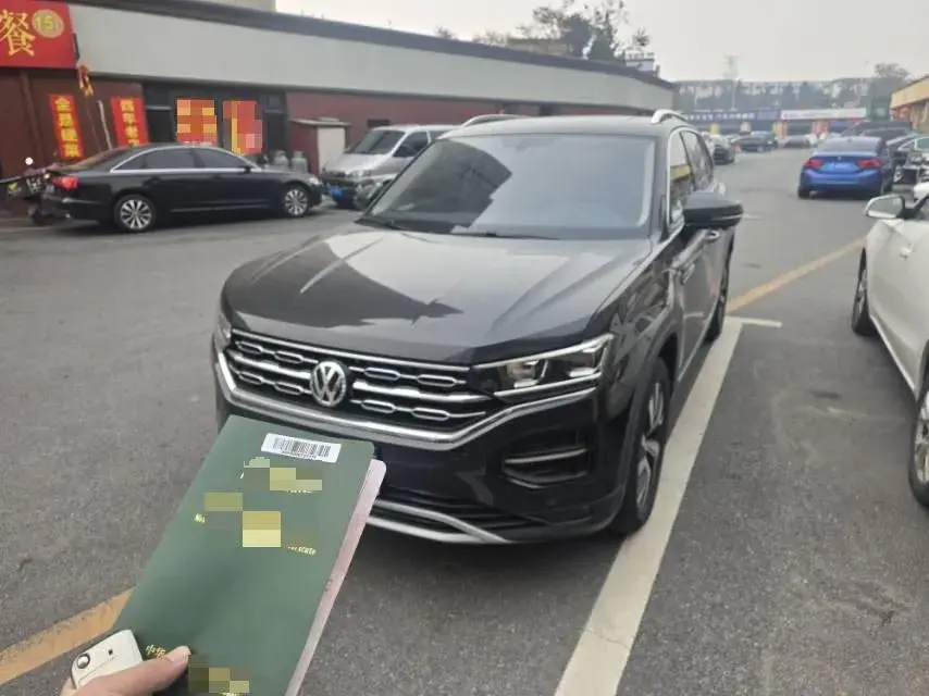 2021 VOLKSWAGEN TAYRON view 1