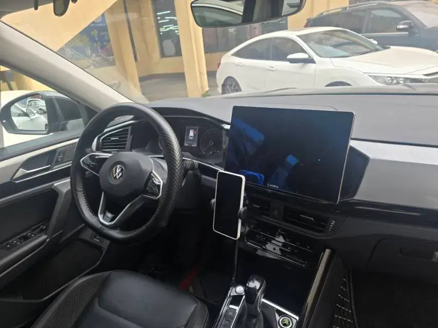 2021 VOLKSWAGEN TAYRON thumbnail 4