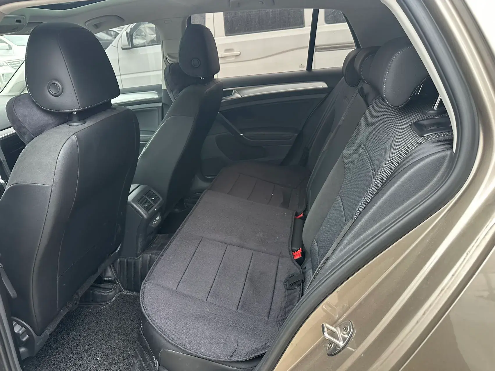 2019 VOLKSWAGEN GOLF thumbnail 4