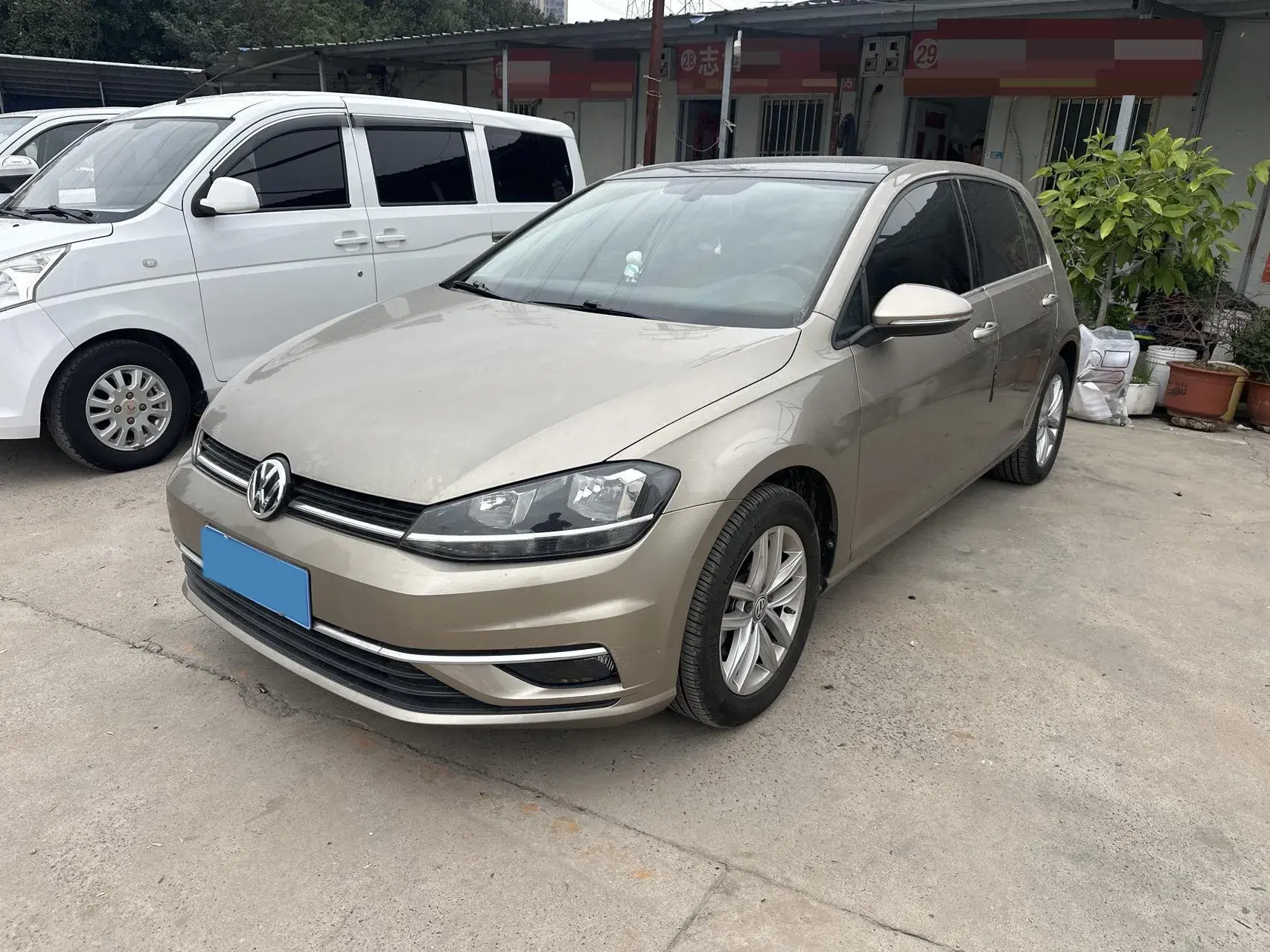 2019 VOLKSWAGEN GOLF view 1
