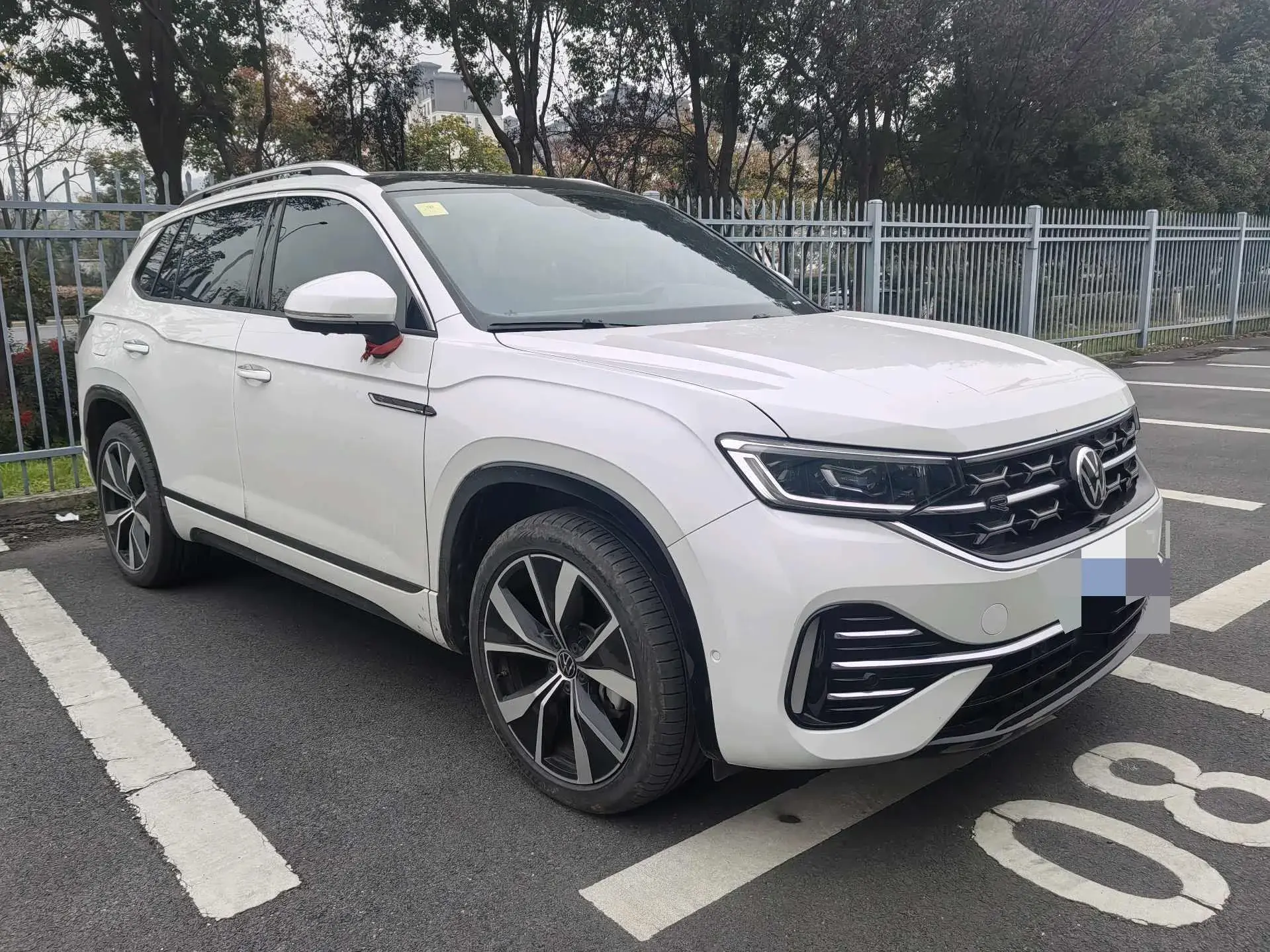 2023 VOLKSWAGEN TAYRON thumbnail 3