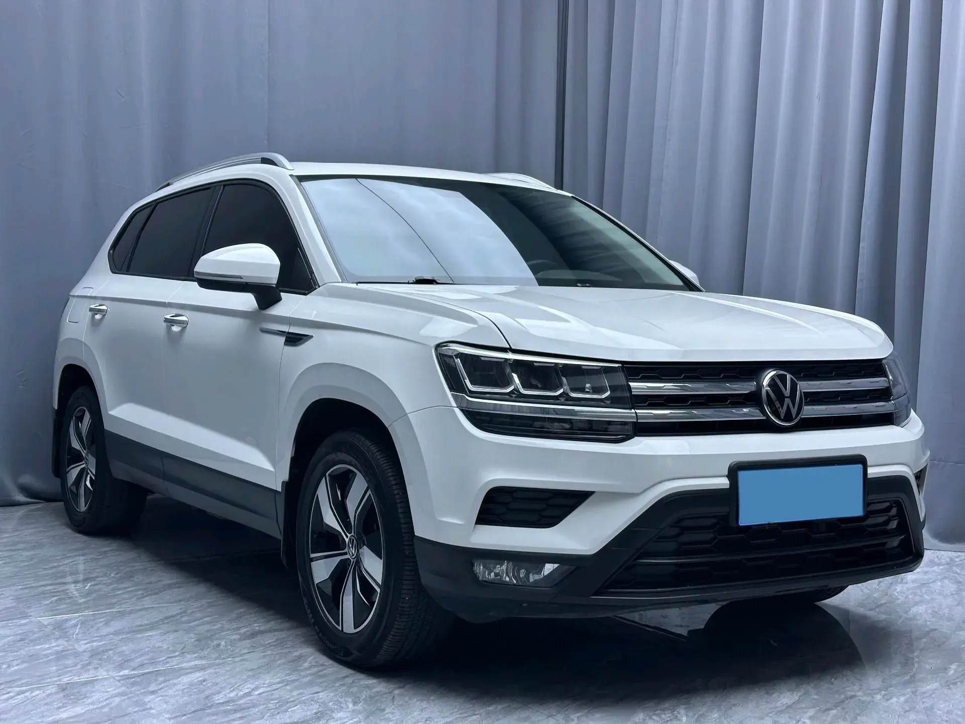 2021 VOLKSWAGEN THARU thumbnail 3