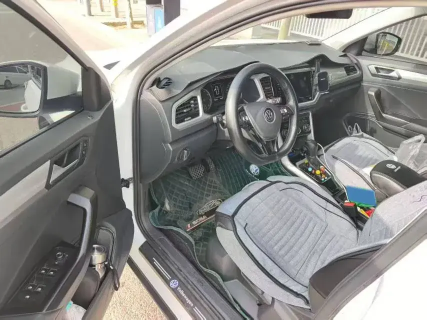 2022 VOLKSWAGEN T-ROC thumbnail 2