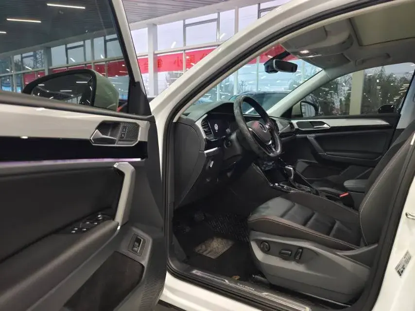 2022 VOLKSWAGEN TAYRON thumbnail 4