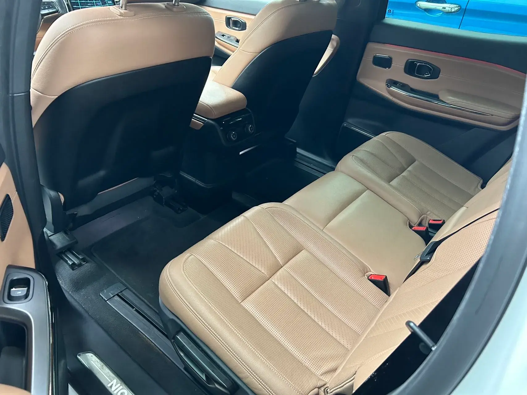 2020 NIO ES8 thumbnail 4