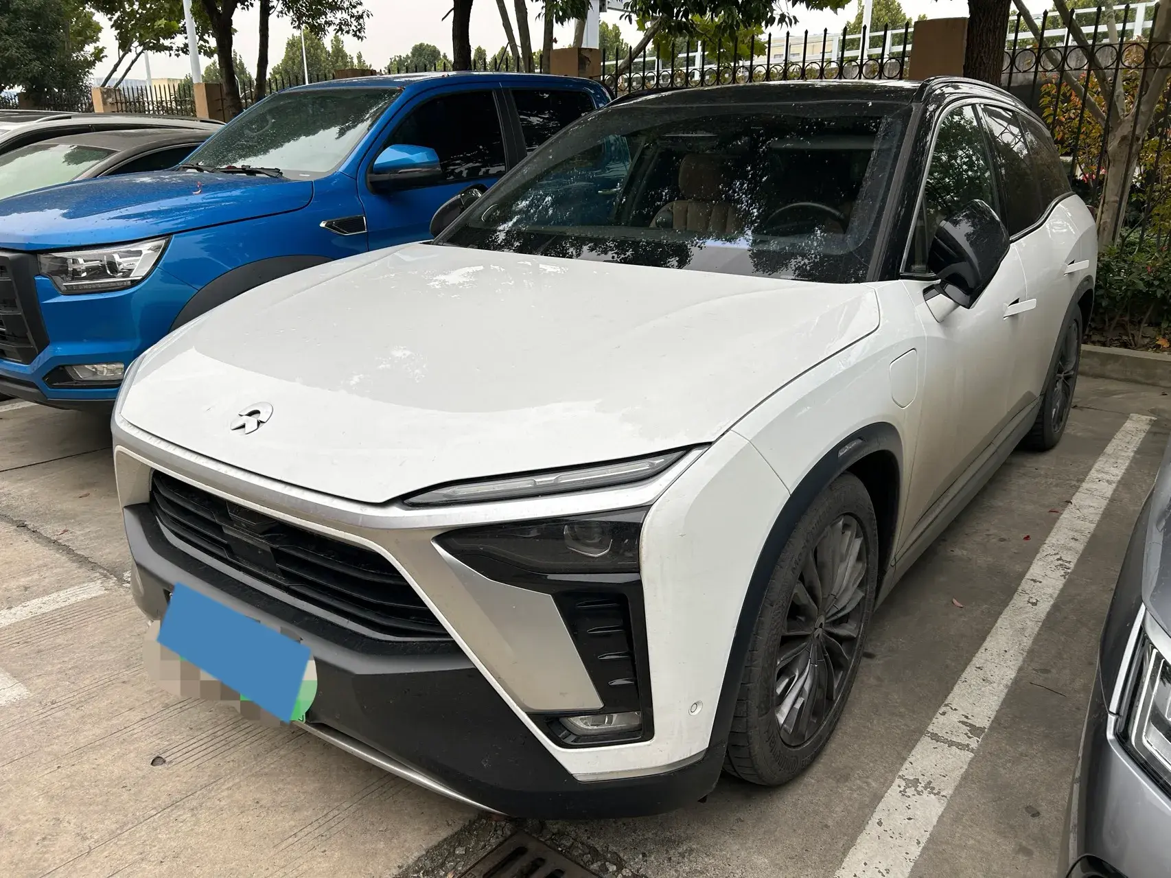 2020 NIO ES8 view 1